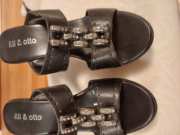 Sandals Size 8 - Picture 3 of 6